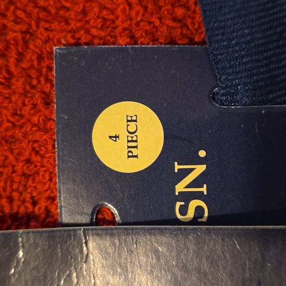 U.S. Polo Assn. 4 Piece Luxurious Red Bath  Towel Set, Retail Price $49.99 - Picture 11 of 12